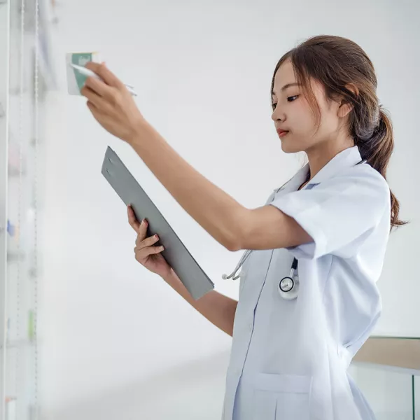 Amonis - apotheker / pharmacienne