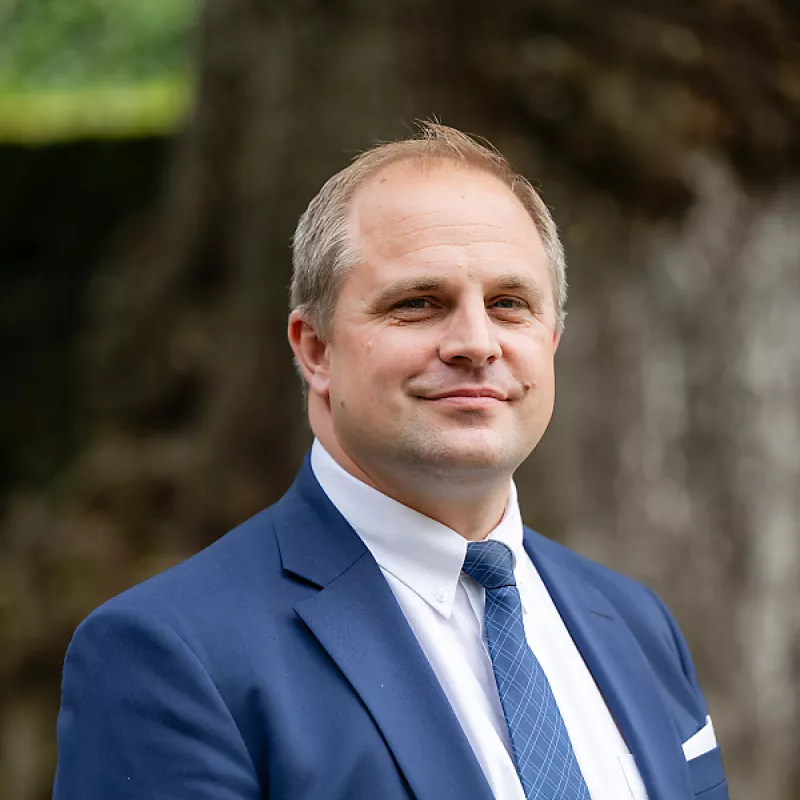 Amonis - Benjamin Baeyens