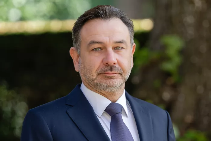 Amonis - Tom Mergaerts